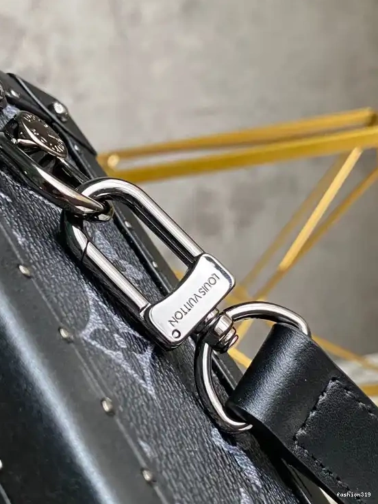 BOX VUITTON LOUIS CHANELUTCH 0428
